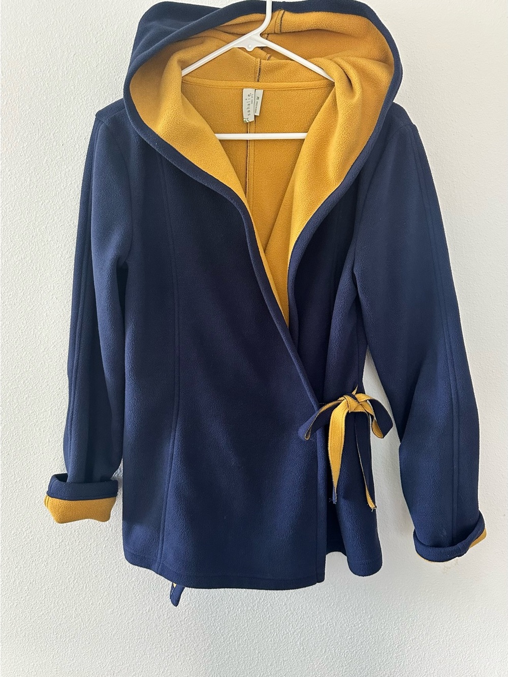 Sahalie medium fleece wrap jacket with hood